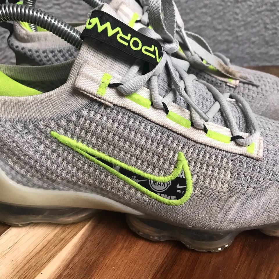 Tênis Nike Air VaporMax 2021 Flyknit GS Big Kids 6Y/Feminino 7.5-8 Wolf Cinza - Imagem 2 de 4