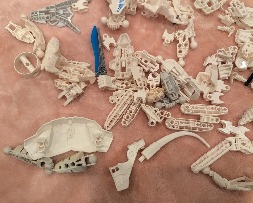 Lote de peças brancas sortidas Lego Bionicle Hero Factory Technic 1,2 lb - Imagem 2 de 4