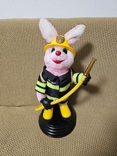 Pl&uuml;schtier Duracell Feuerwehrhase | H&ouml;he ca 42 cm