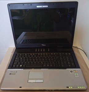 Fujitsu Siemens Amilo Xa 2528 Display 17,3"  Netbook  Lap Top  ( 1869 )