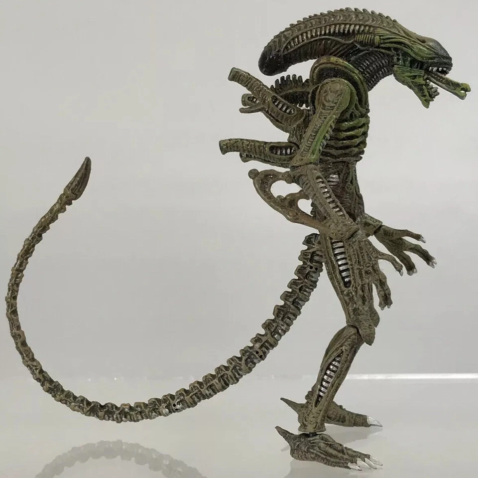 Hot Toys Snap Kits Aliens Xenomorph 3,75” Figura Verde Batalla Daño Variante #25 Foto 2 de 4