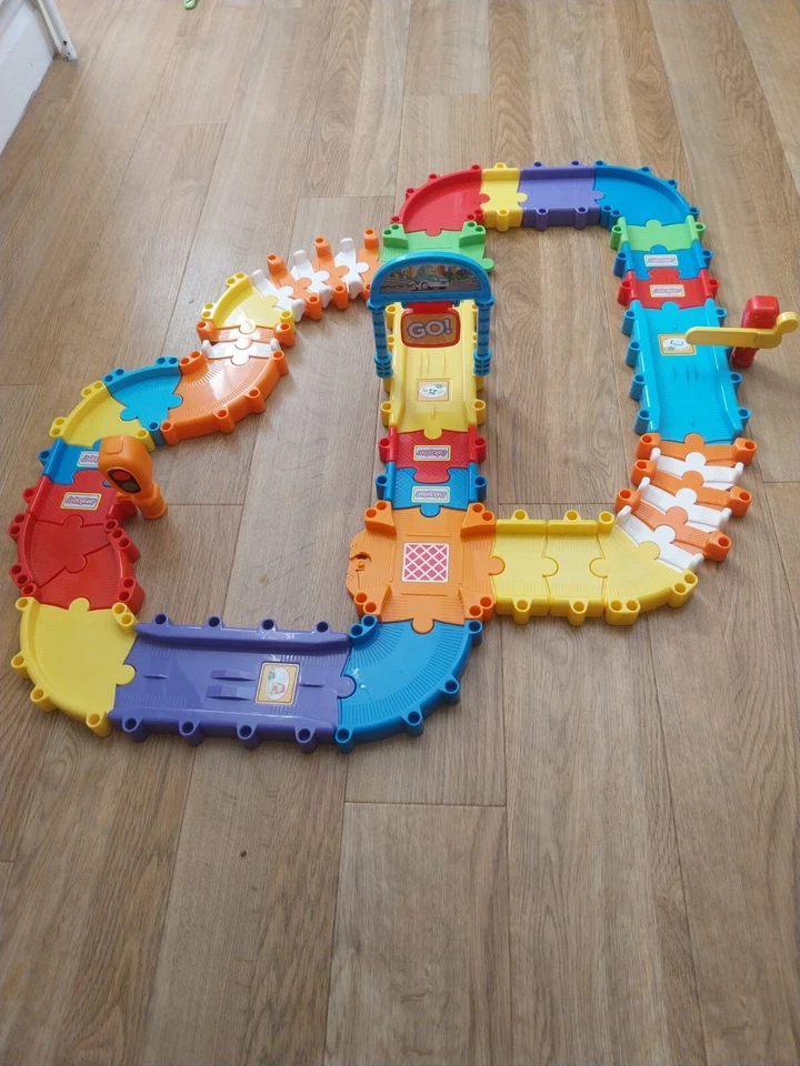 Vtech Toot Toot Flexi Track Train Set. Motorised Train & Extra Flexi Track Set - Image 3 of 4