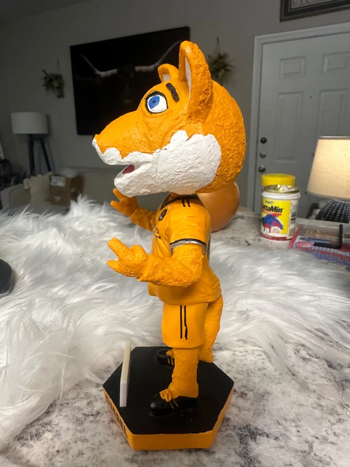 Bobblehead Houston Dynamo Mascote Diesel 00 Edição Limitada SGA 7” - Imagem 2 de 4