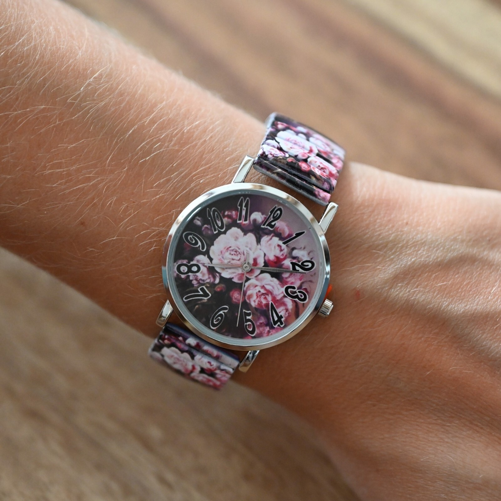 Montre Ernest pivoine rose idéale pour vos tenues d'été décontractées