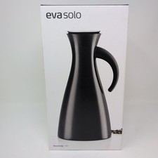 Eva Solo 1-litre Vacuum Jug with 100% Drip-free Pouring Lip Black