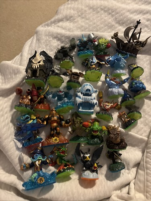 #ad MASSIVE SKYLANDERS LOT 29 Different Figures WHAT YOU SEE IS WHAY YOU GET $100.00