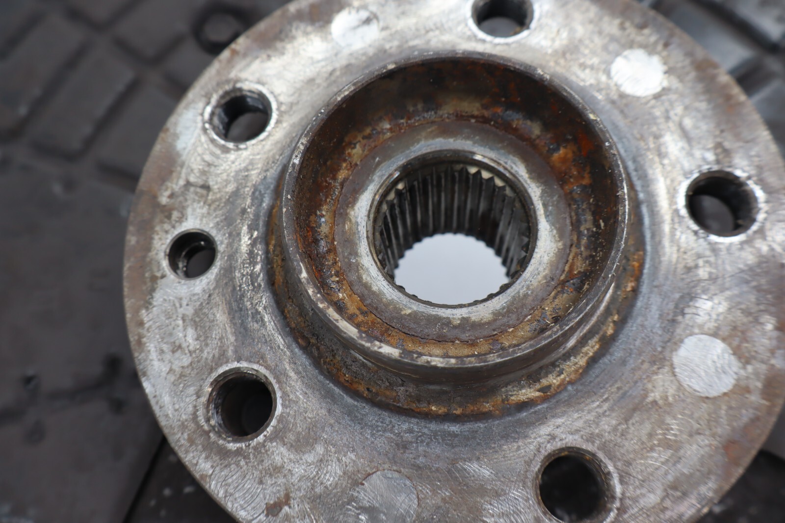 MASERATI GHIBLI AWD FRONT RIGHT PASSENGER SIDE SPINDLE KNUCKLE HUB OEM 2014-2016
