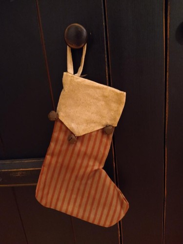 Primitive Style Small Red Stripe Stocking with Jingle Bells ~ Home Decor - 第 2/4 張圖片