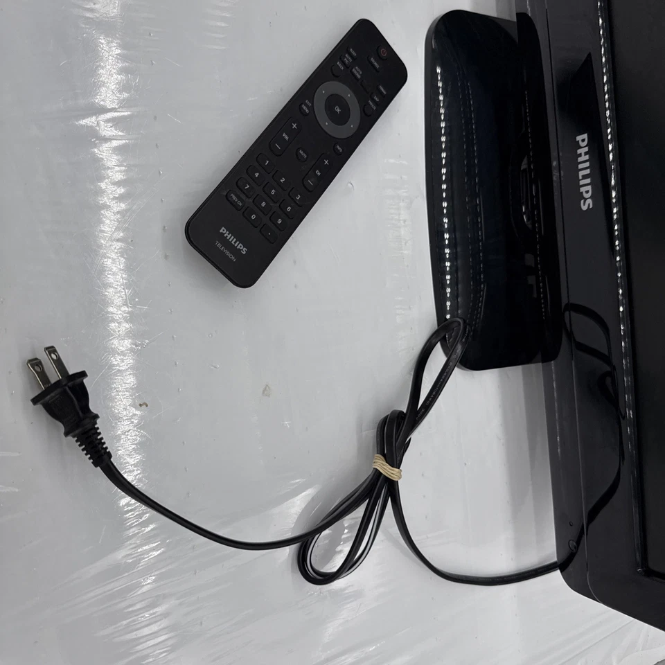 Phillips HDTV Widescreen TV 22" LCD HDMI 720p 22PFL3504D/F7 Tested & Remote - Image 3 of 4