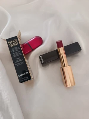 Rouge à lèvres "Allure" l'extrait de Chanel 864 - Photo 1/2