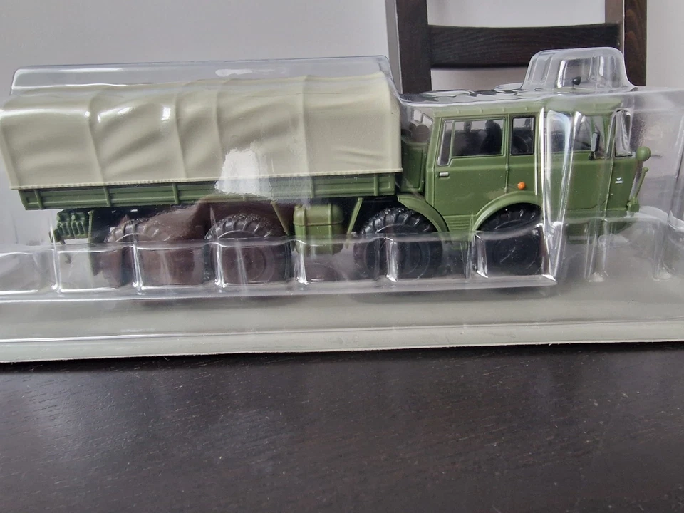 Camion da collezione Tatra 813 8x8 Kolos 1:43 - Immagine 4 di 4