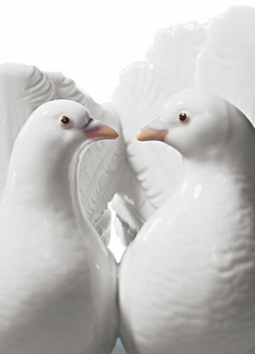 LLADRO PORCELAIN FIGURINE COUPLE OF DOVES 1001169 WAS £215.00 NOW £182.50 - Picture 2 of 7