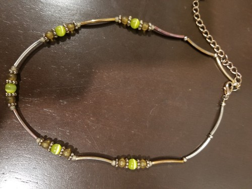 Set of 2 Green and Gold Necklaces - Picture 7 of 8