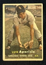 1957 TOPPS #7 Luis Aparicio White Sox