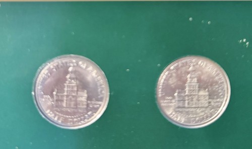 X 2 Bonitos Medios Dólares BU Kennedy Plata y No Plata Sellados en Hoja con Sello - Imagen 4 de 4