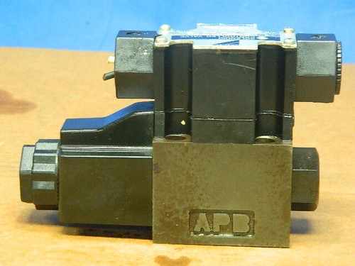 DAIKIN KSO-G02-2BA-30-EN  HYDRAULIC VALVE 100V AC COIL - Picture 4 of 7
