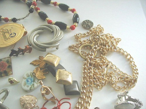 Jewelry Lot Pins Ring Charm Necklace Brooch Earrings Cufflinks Crafts Mixed Junk - Picture 6 of 12