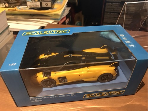 Scalextric 1:32 Pagani Huayra BC Roadster Sl