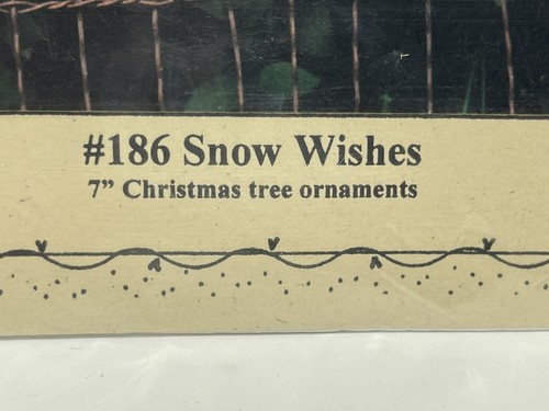 Bunny Hugs - Snow Wishes #186 - 7" Christmas Ornament - Embroidery Pattern - NEW - Picture 2 of 6