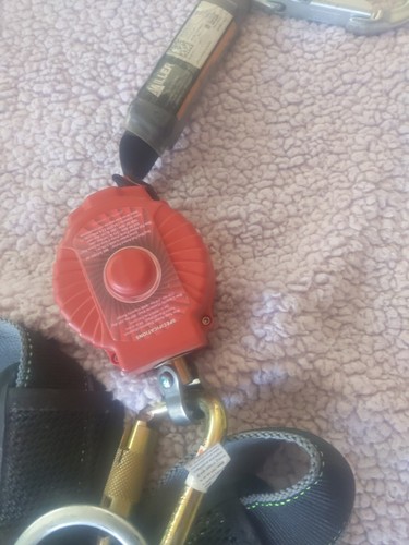 Miller Revolution Harness Quick Connect Buckles L/XL w/ Fall Limiter - Picture 4 of 12