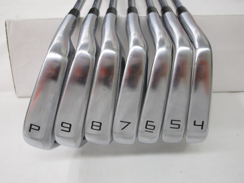 TaylorMade Right Handed Iron Set P.7MC 4-9,P NS Pro MODUS 3