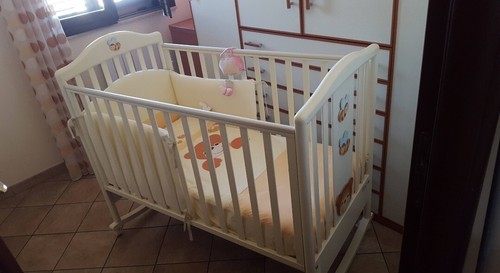 Culla adatta sia per bimba che per bimbo colore baige come nuova - Foto 2 di 3