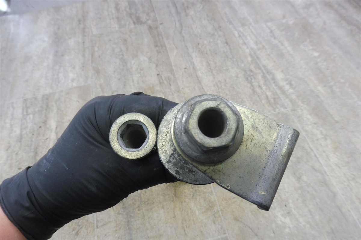 1999 Kawasaki ZX600 Ninja K153-1) front and rear wheel axle