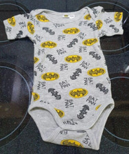 Bunter "Batman" kurzarm Body - Gr.62/68 - neuwertig