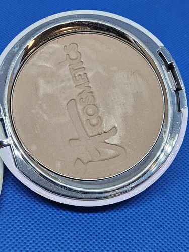 it Cosmetics Celebration Illumination Foundation TAN 0.30oz (SLIGHT FLAW) - Picture 5 of 13