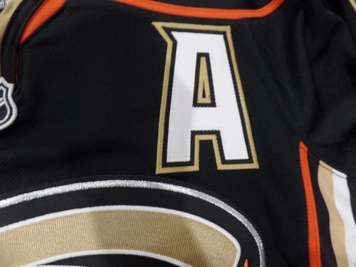 Camiseta deportiva negra Anaheim Ducks Teemu Selanne auténtica 7187A nuevas etiquetas talla 50 - Imagen 4 de 11