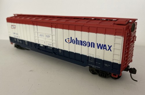 WALTHERS HO 49367 JOHNSON WAX NORTH AMERICAN 50' EXT. POST BOXCAR - Picture 2 of 4