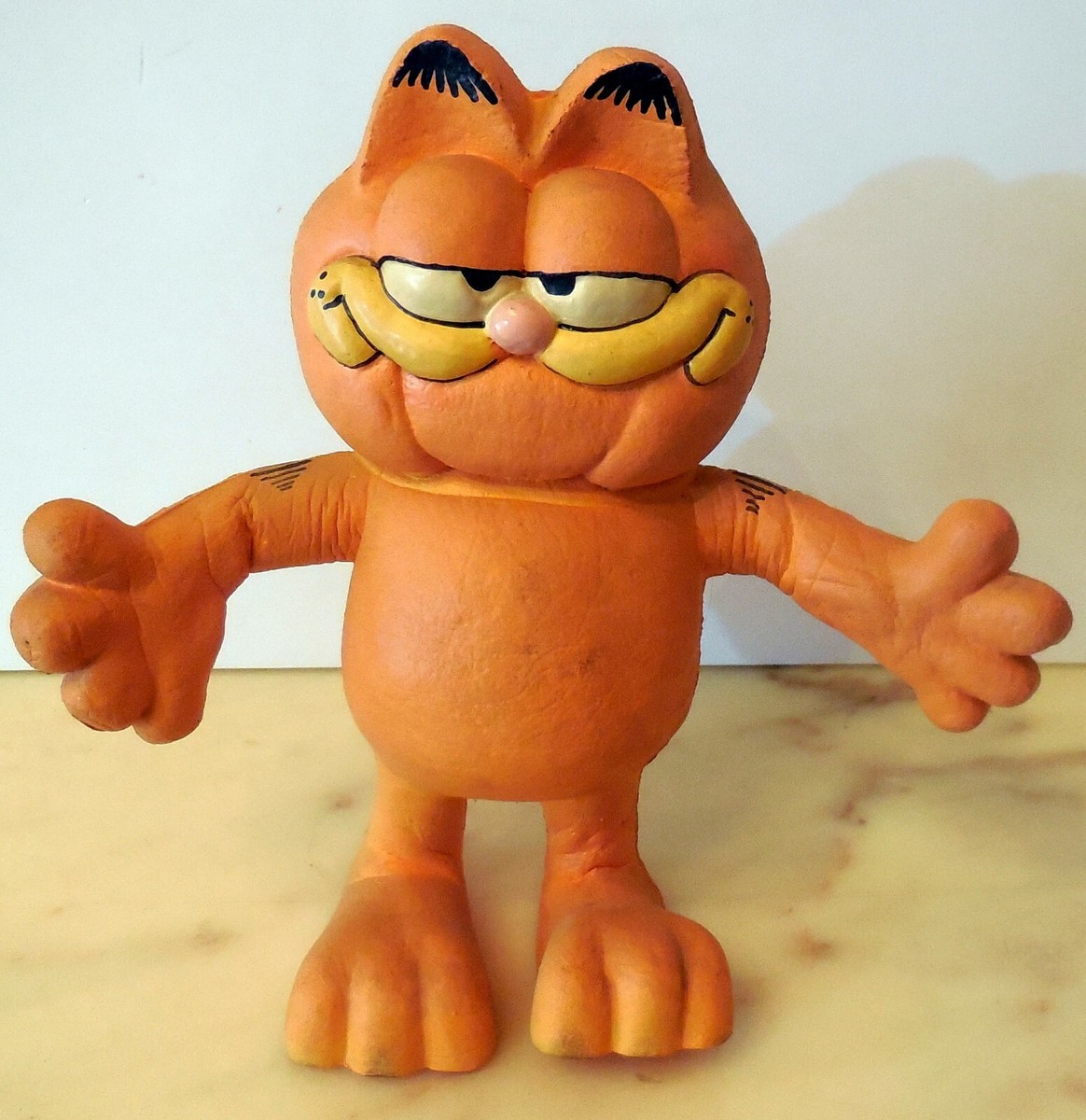 Garfield ベッドで寝るフィギュア 1978年製 Garfield ベッドで寝るフィギュア 1978年製 フィギュア専門店