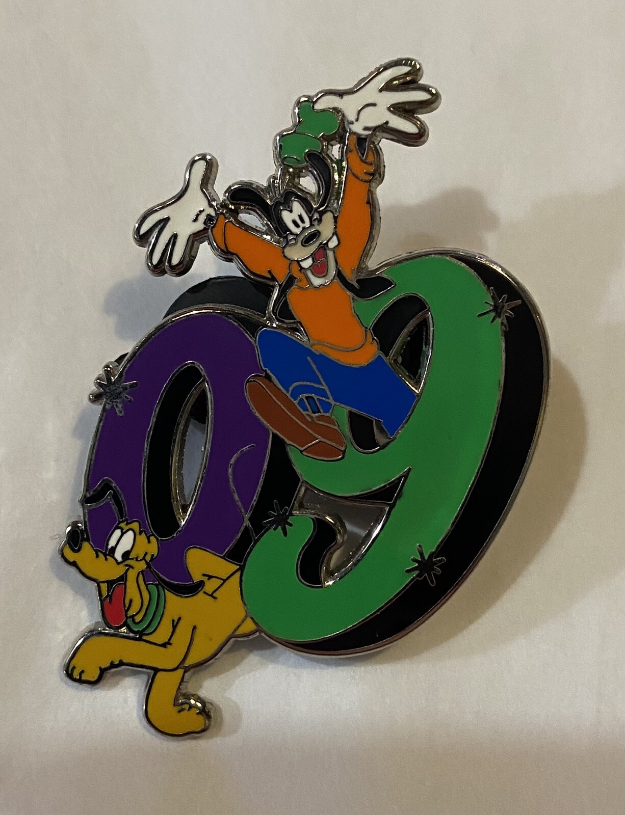 Disney Pin WDW Dated 2009 Goofy And Pluto Purple/Green 09