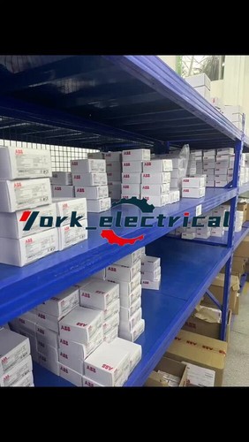 1pcs New PILZ 750110 PNOZ s10 24VDC 4 n/o 1 n/c Fast Shipping - Picture 2 of 4