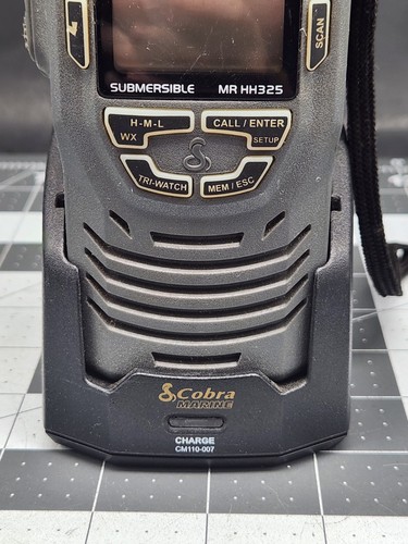 Cobra Marine MR HH325 Marine 6-Watt Submersible VHF Radio w/ Charger - Picture 3 of 15