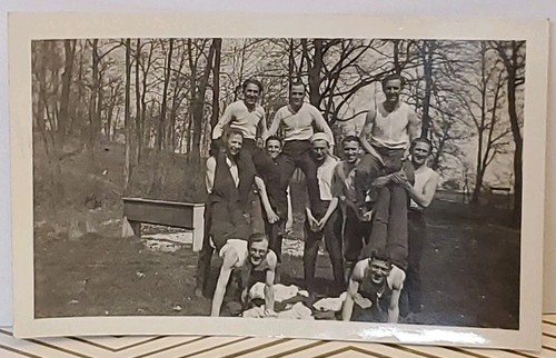 Foto vintage Northwestern University studenti uomini si divertono in bianco e nero 4,5" x 2,5" C - Foto 1 di 4
