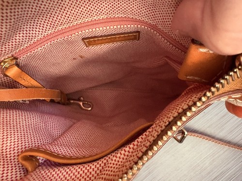 Dooney & Bourke Monogram Letter Carrier Crossbody Ivory Canvas Braun Leder - Bild 6 von 8