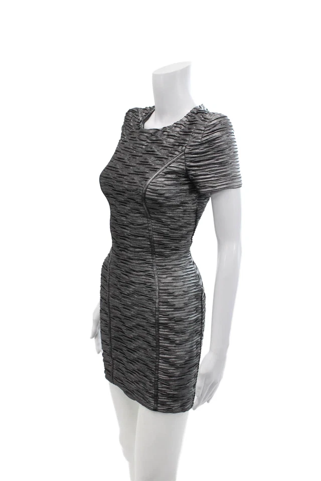 Vestido Torn by Ronny Kobo Para Mujer Acanalado Manga Corta Cremallera Texturizado Plateado Talla XS Foto 2 de 4