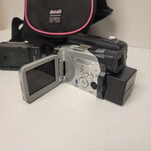 JVC GR-DF550U Digital Video Camera/Camcorder W Battery Untested Sold As Is - Picture 5 of 10