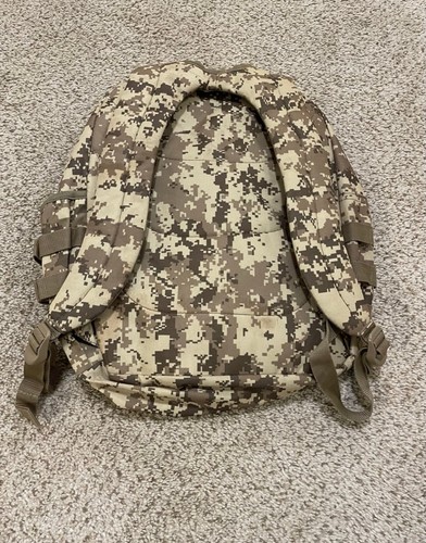 Military camouflage backpack size medium in excellent condition - Picture 2 of 6