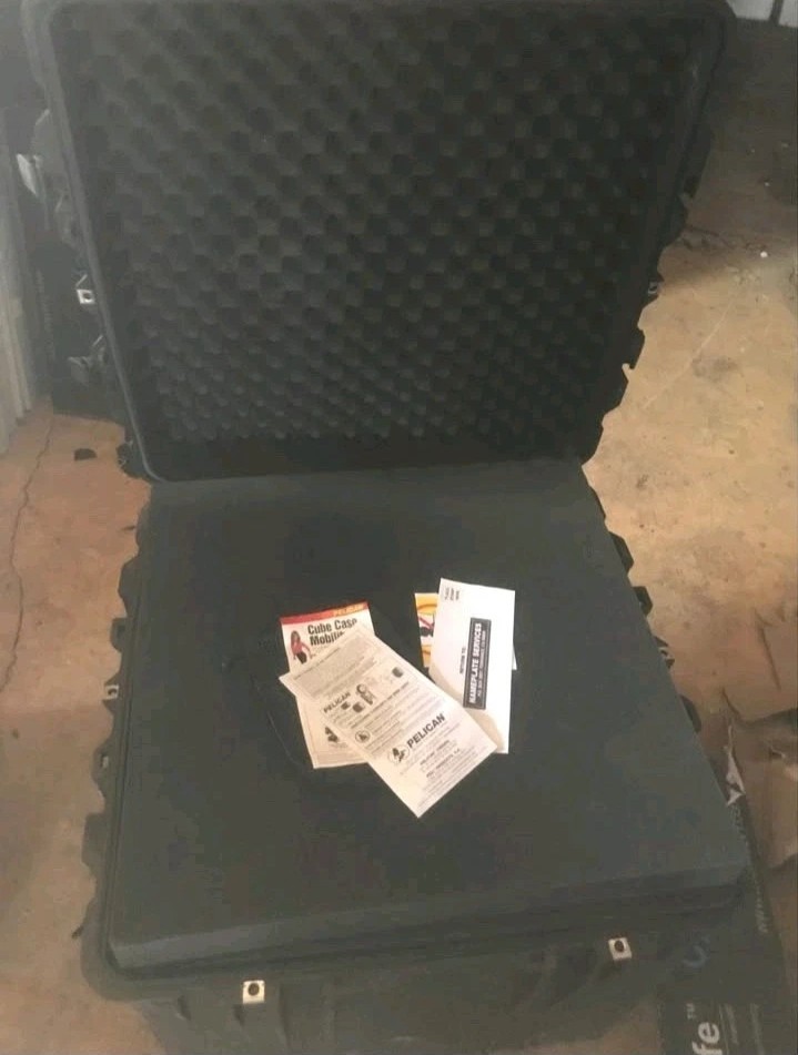 Pelican 0370 Protector Cube Case | waterproof. 26.5 × 26.5 × 25.3