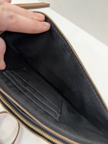 Borsa a tracolla Fossil Devon nera con righe bianche - Foto 9 di 9