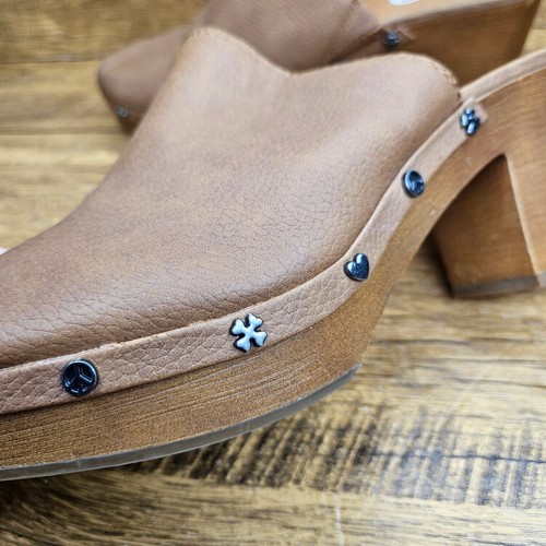 Lucky Brand Hazleigh hellbraune Keilabsatz-Pantoletten mit Nietenanhänger Größe 9,5 - Bild 9 von 9