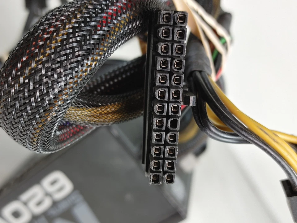 Cooler Master Silent Pro M2 620 W 24 Pin ATX Power Supply RS-620-SPM2 - Image 4 of 4