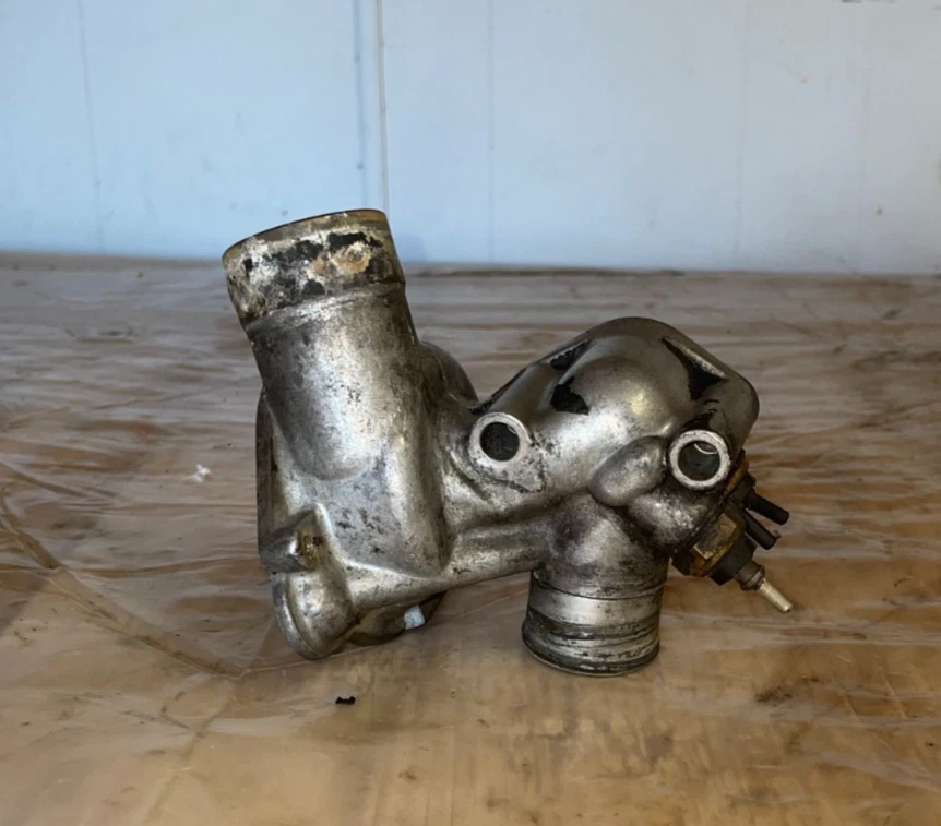 1977–1985 Mercedes-Benz Diesel 3.0L 300D OEM Thermostat Housing Assembly - Image 2 of 4