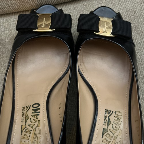 Salvatore Ferragamo Shoes Womens Size 10 Leather Wedge Vara Bow Italy Sandal - Picture 16 of 17