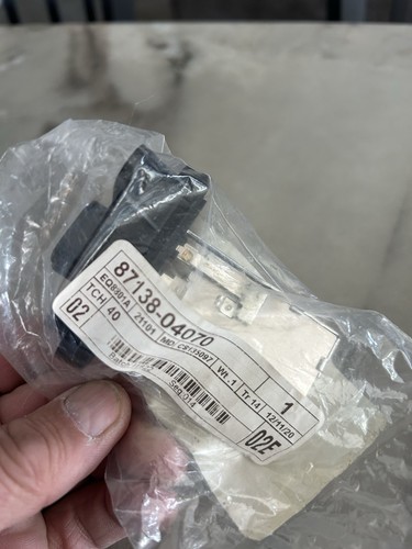 Genuine Toyota Tacoma 2005-2023 HVAC Blower Motor Fan Resistor 87138-04070 OEM - Picture 2 of 2