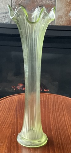 Jarrón oscilante acanalado vidrio verde claro elástico 12,5” mcm hermoso mediados de siglo - Imagen 4 de 4