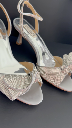 Sandalias de tacón de noche Badgley Mischka plateadas para mujer Remi Kitten, NUEVAS elige la talla - Vídeo 1 de 1