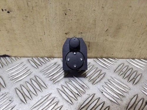 AUDI A4 8D2, B5 Spiegeleinstellschalter 8D0959565 1.6 Benzin 74kw 1997 26151652